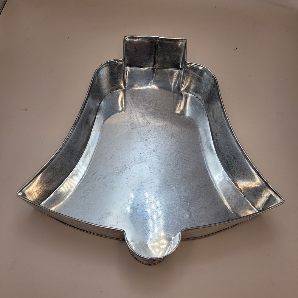 Large Vintage Bell Shaped Cake Pan Aluminum Holiday, Wedding 12x13x2.75